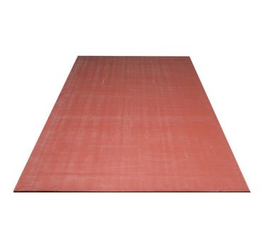 Das Bild zeigt eine große, rechteckige Platte aus rotem Silikon, die vor einer weißen Kulisse liegt und eine leicht matte Oberfläche aufweist.