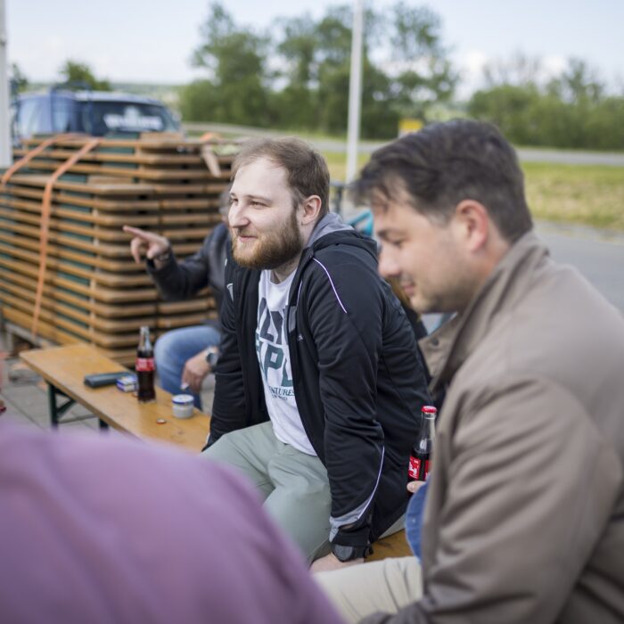 Späh Mitarbeiter sitzen zusammen
