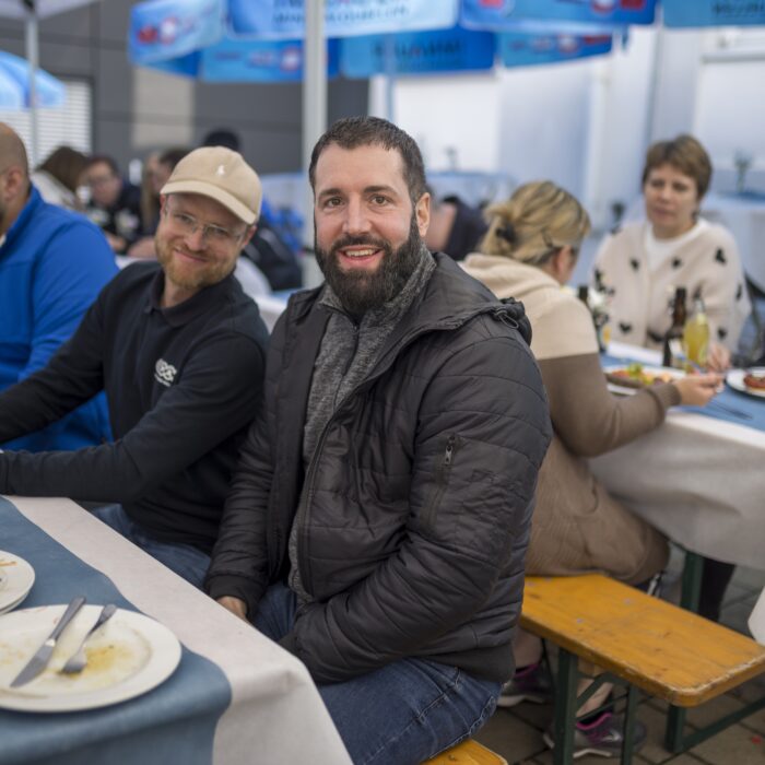 Späh Mitarbeiter im Pavillon am Tisch