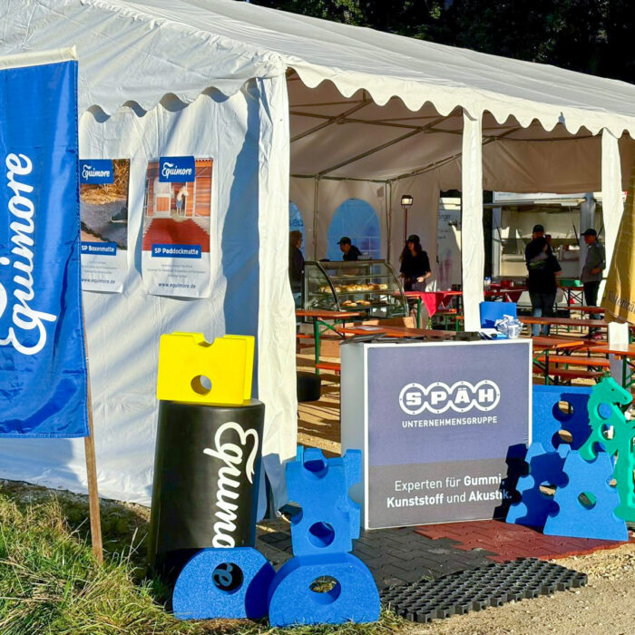 Messestand der Firma Equimore auf einem Reitturnier
