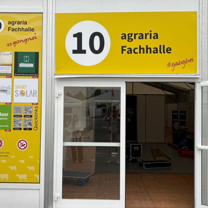 Eingang zur Halle 10 der Oberschwabenschau 2025 Ravensburg